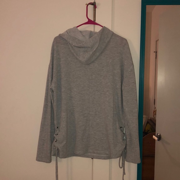 Mossimo and Supply Pullover - Picture 3 of 4